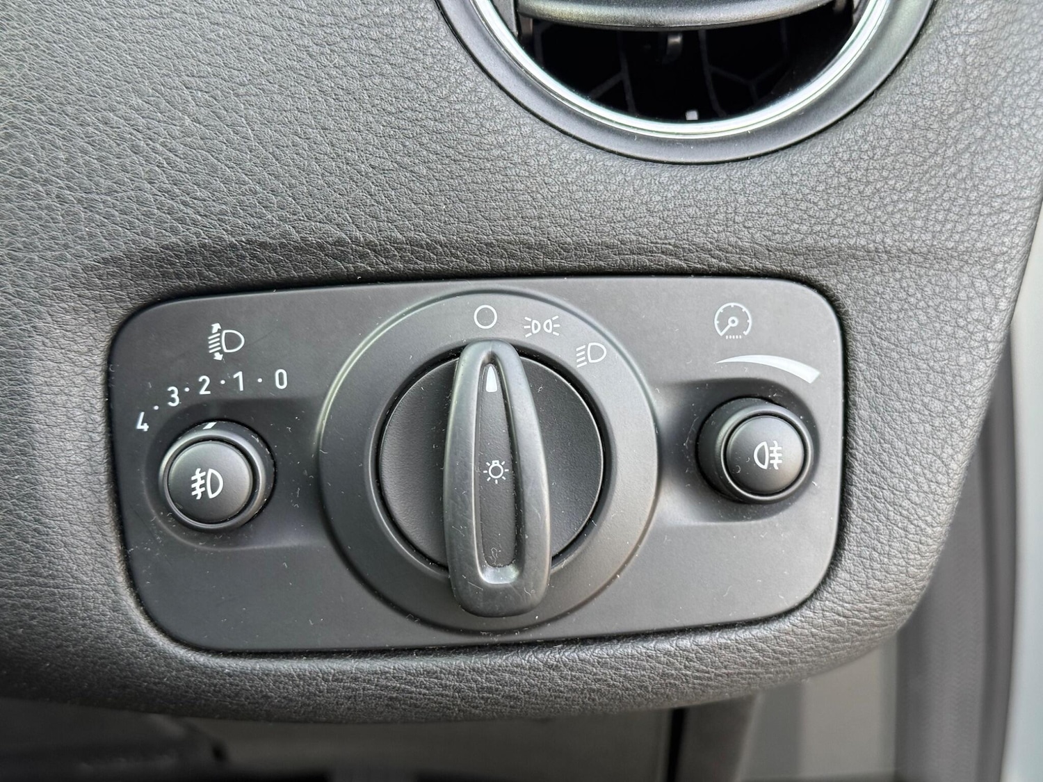 Used Ford Mondeo 2010 for sale - 78034902: Photo 33