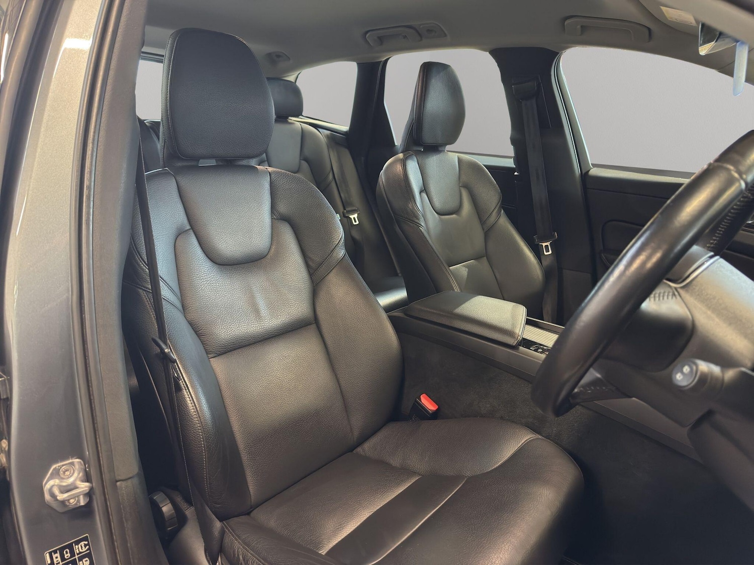 Used Volvo XC60 2018 for sale - 76701400: Photo 12