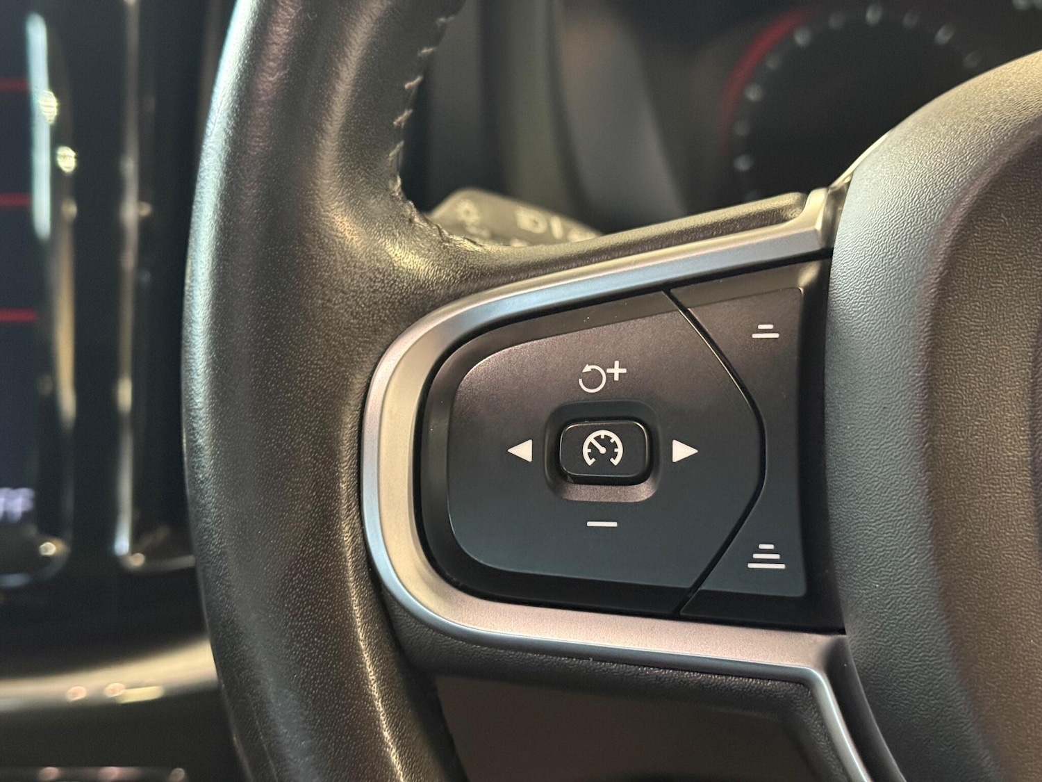 Used Volvo XC60 2018 for sale - 76701400: Photo 22