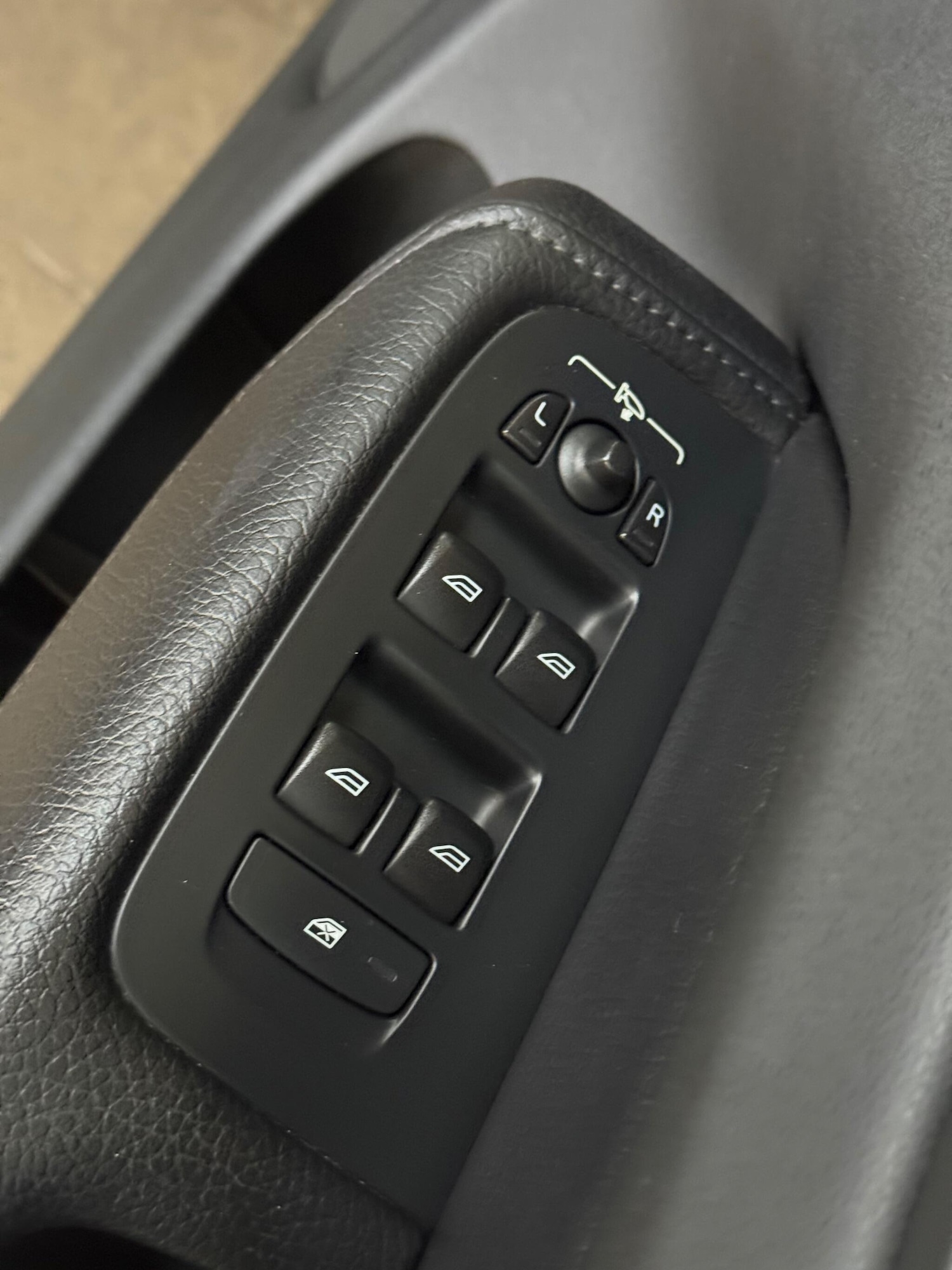 Used Volvo XC60 2018 for sale - 76701400: Photo 38