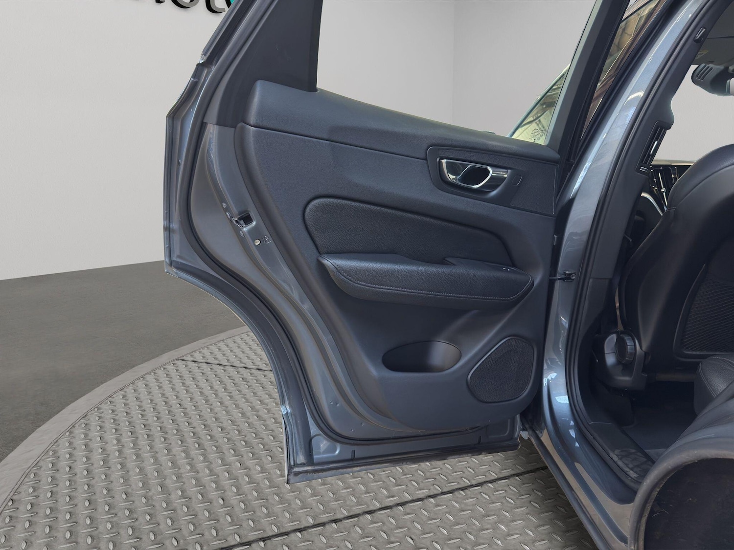 Used Volvo XC60 2018 for sale - 76701400: Photo 42