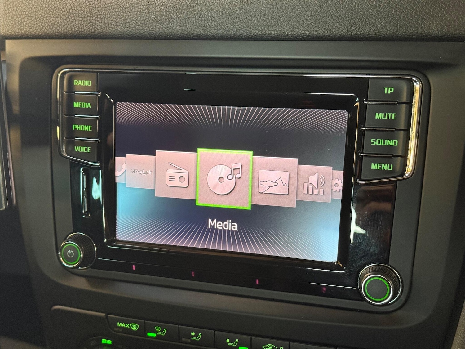 Used Skoda Yeti 2015 for sale - 77115918: Photo 31