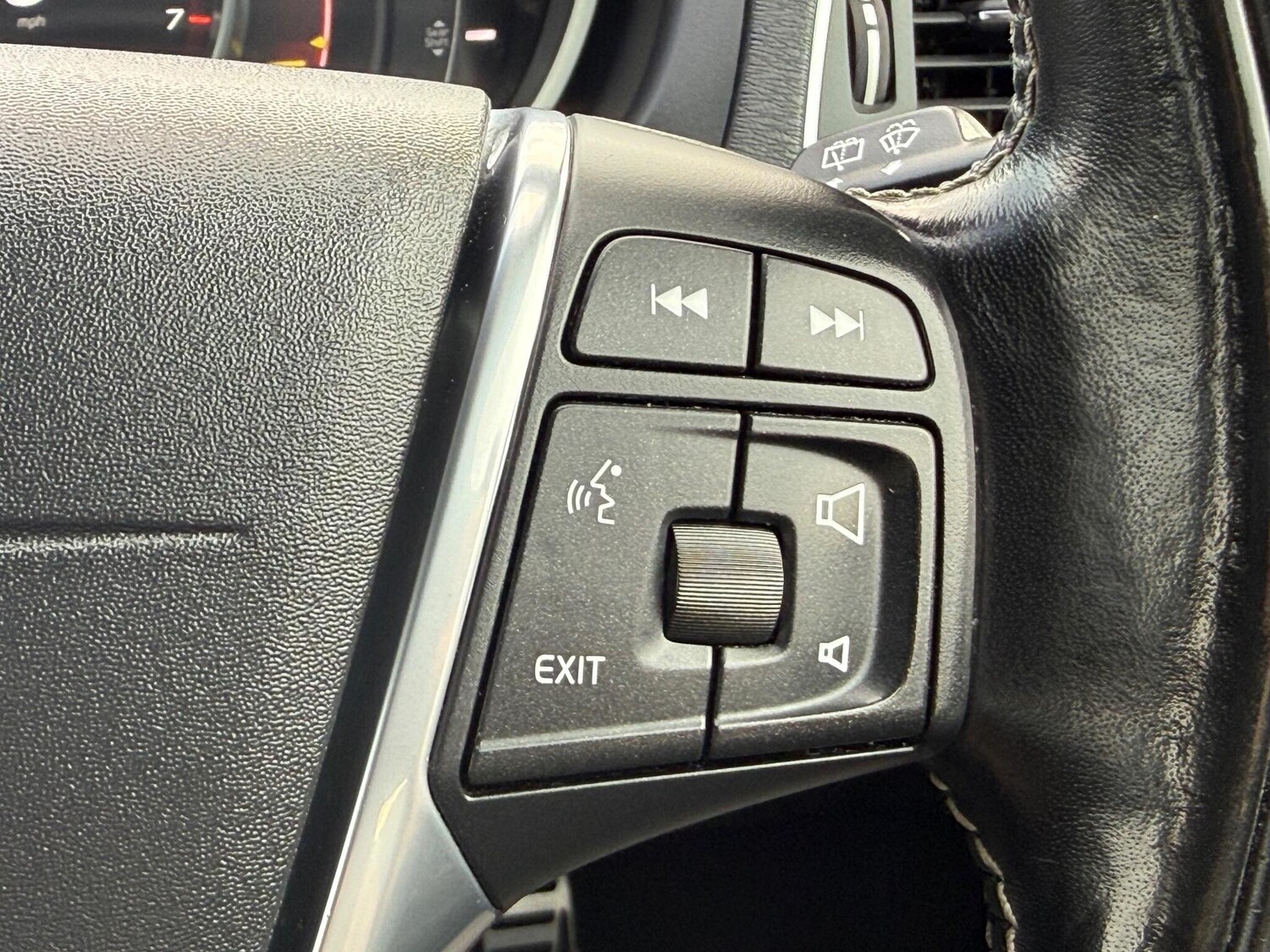 Used Volvo V40 2018 for sale - 76031973: Photo 25