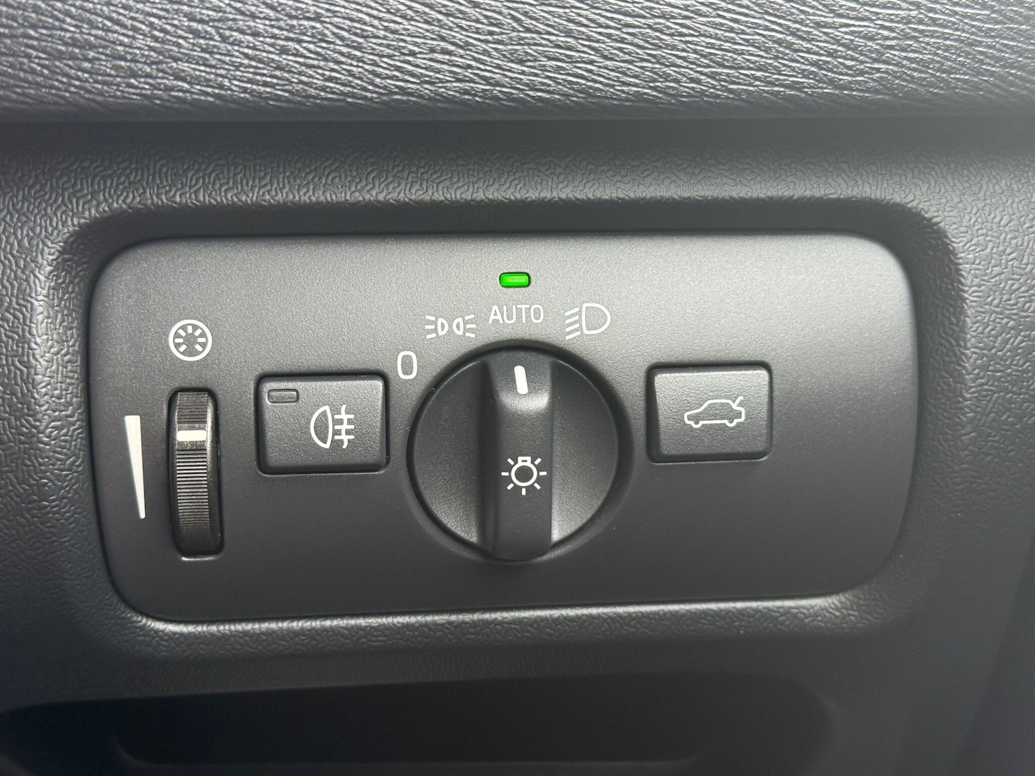 Used Volvo V40 2018 for sale - 76031973: Photo 35