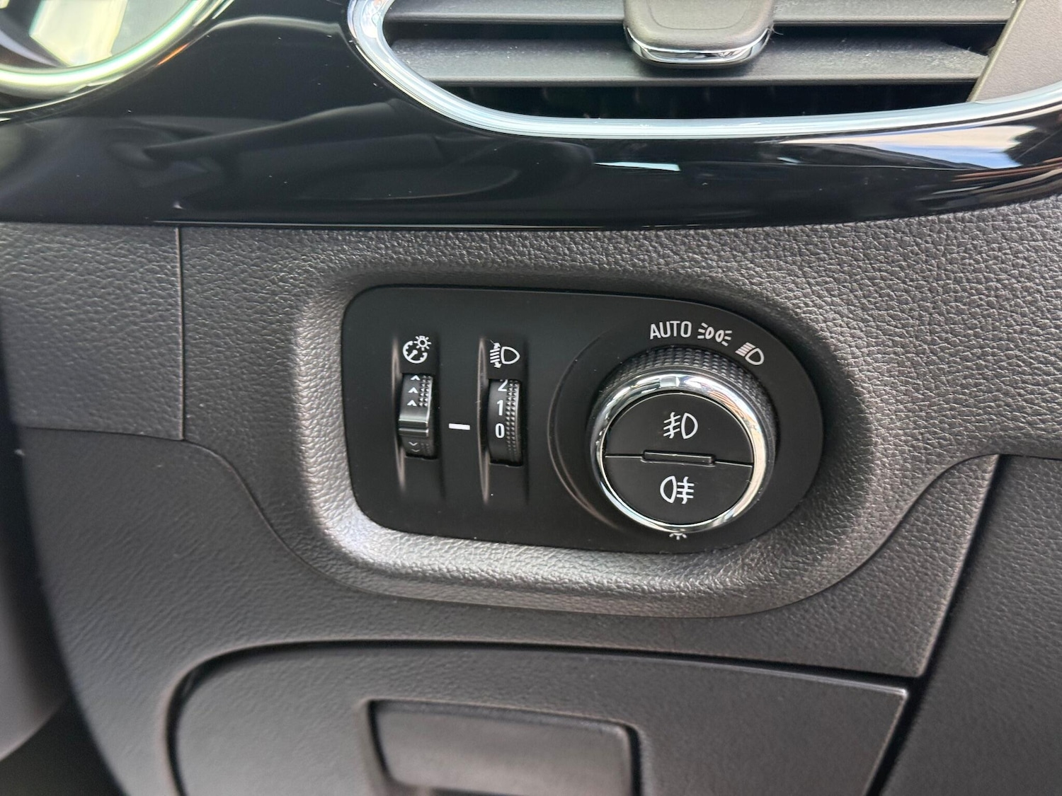 Used Vauxhall Astra 2017 for sale - 77278891: Photo 36