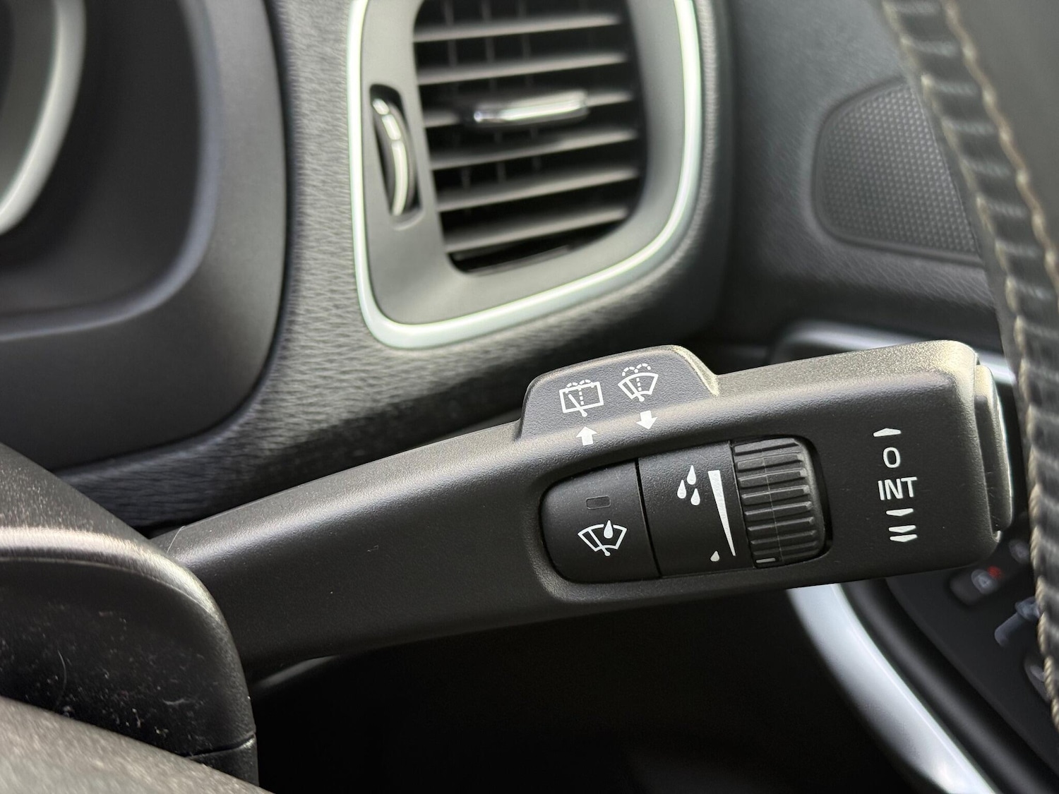 Used Volvo V40 2018 for sale - 77115912: Photo 28