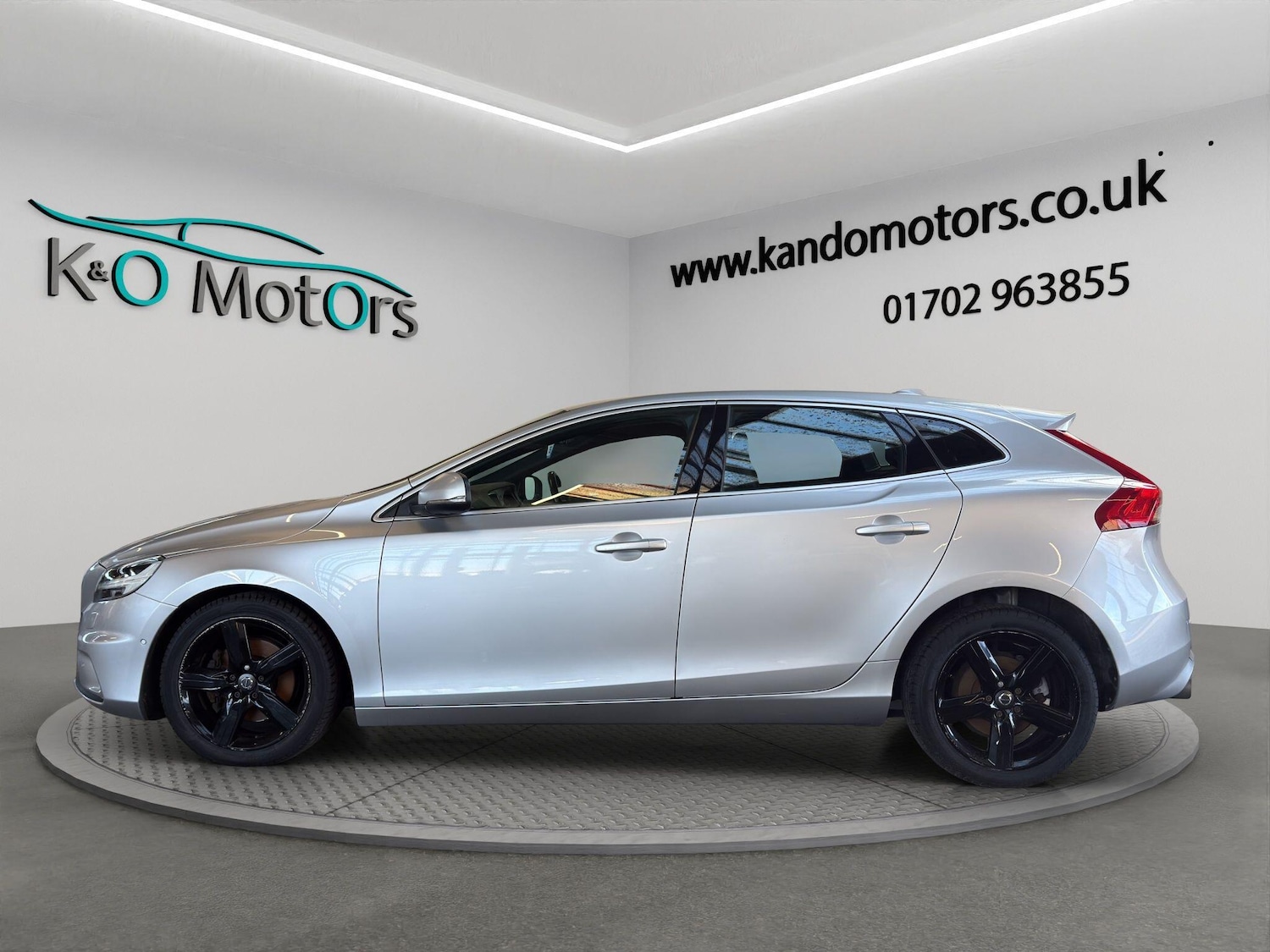 Used Volvo V40 2018 for sale - 77115912: Photo 3