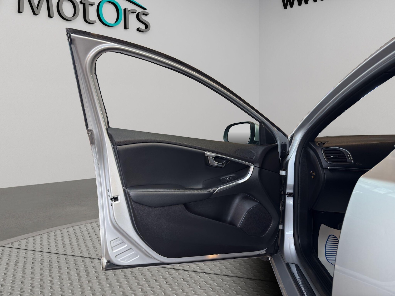 Used Volvo V40 2018 for sale - 77115912: Photo 41