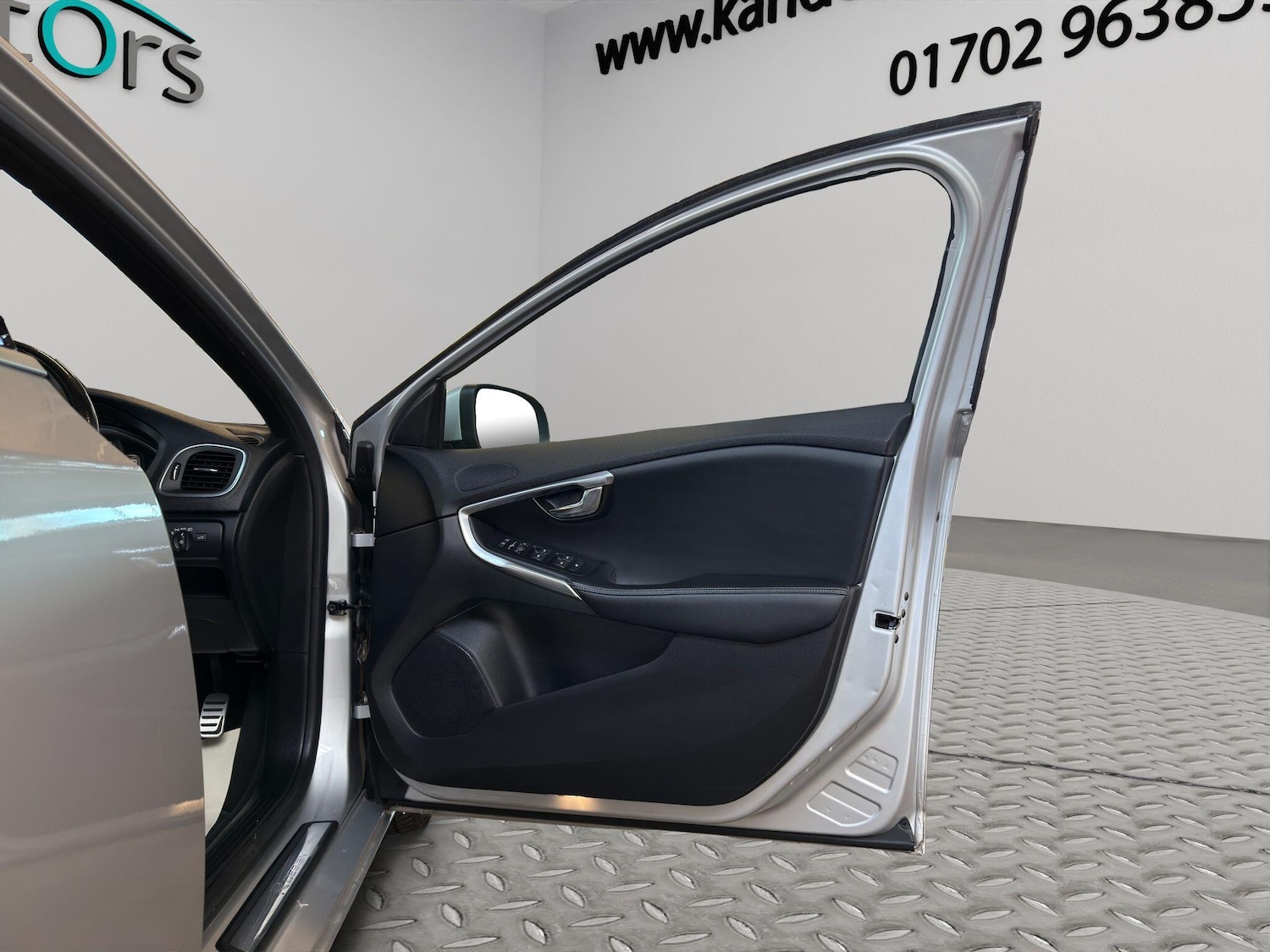 Used Volvo V40 2018 for sale - 77115912: Photo 44