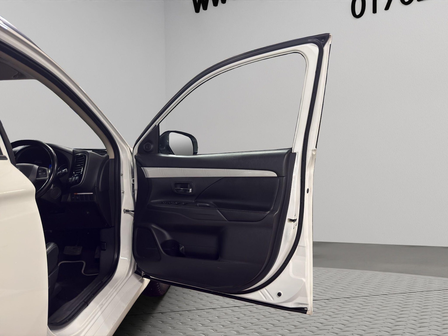 Used Mitsubishi Outlander 2015 for sale - 77021177: Photo 40