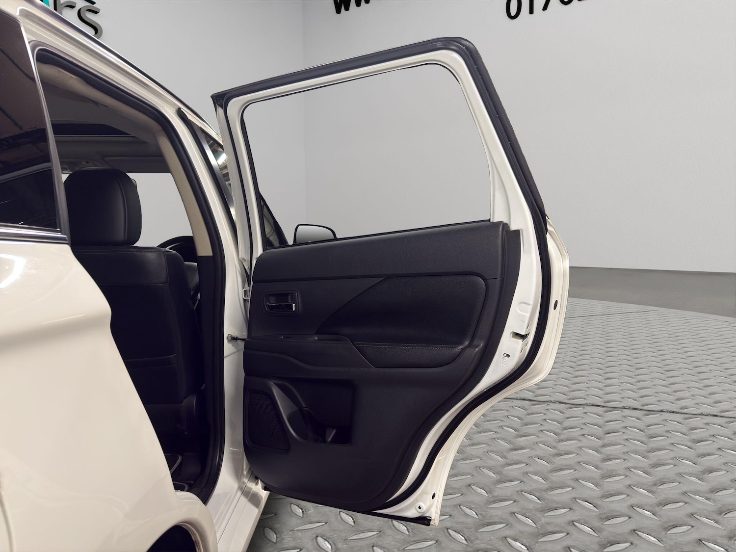 Used Mitsubishi Outlander 2015 for sale - 77021177: Photo 41