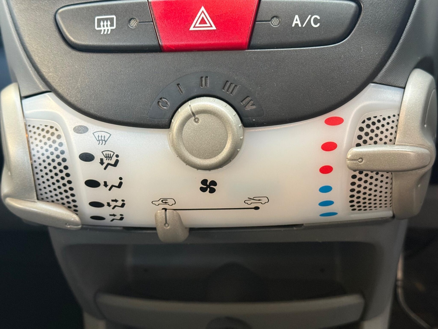 Used Toyota AYGO for sale - 78035058: Photo 28