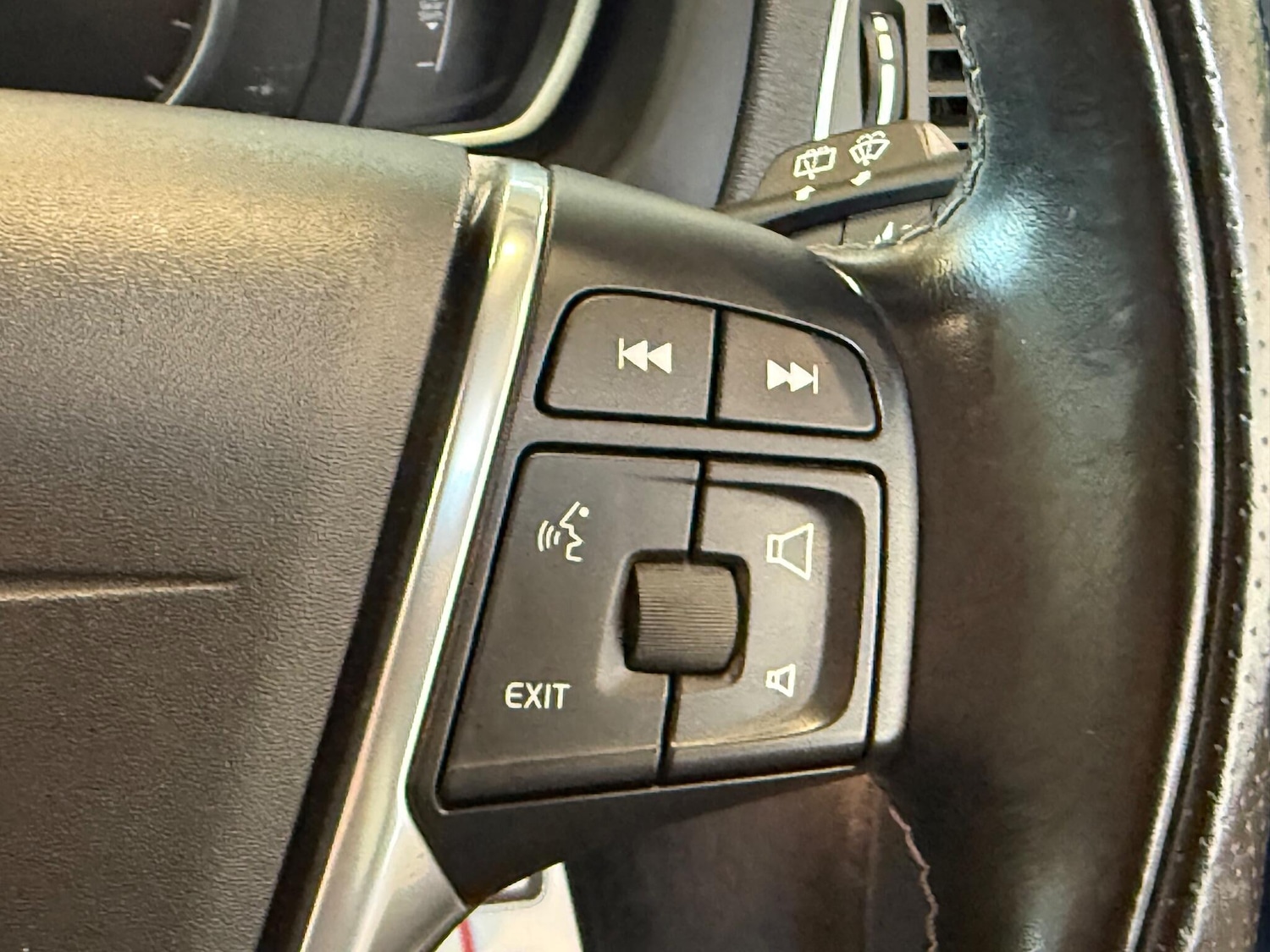 Used Volvo V40 2017 for sale - 76927006: Photo 24