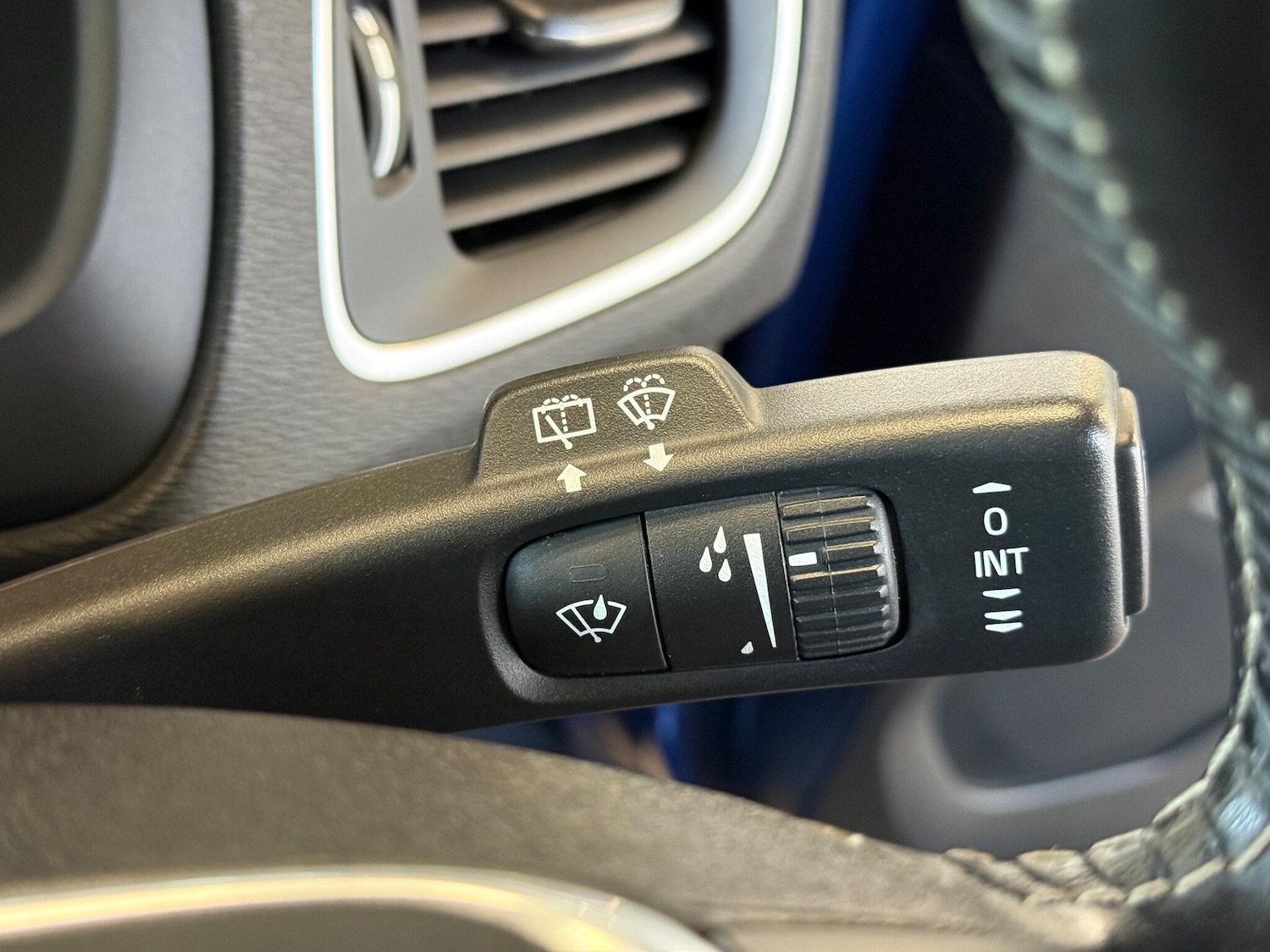 Used Volvo V40 2017 for sale - 76927006: Photo 27