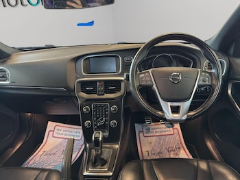 Used Volvo V40 2017 for sale - 76927006: Photo