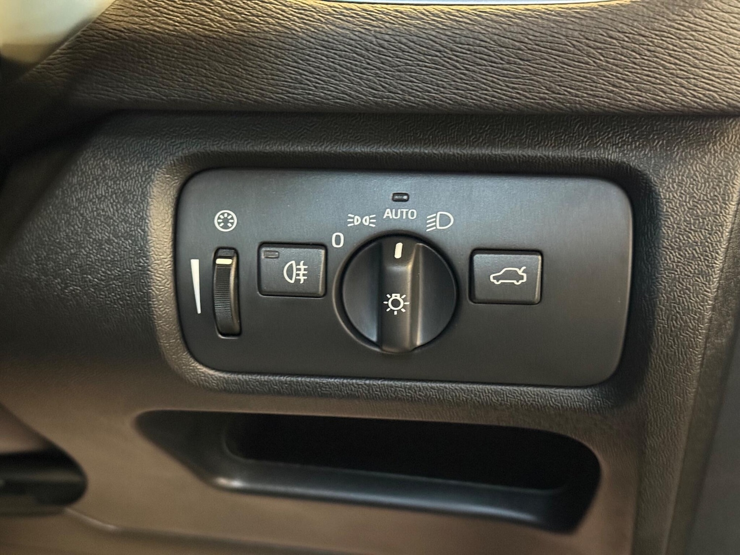 Used Volvo V40 2017 for sale - 76927006: Photo 36