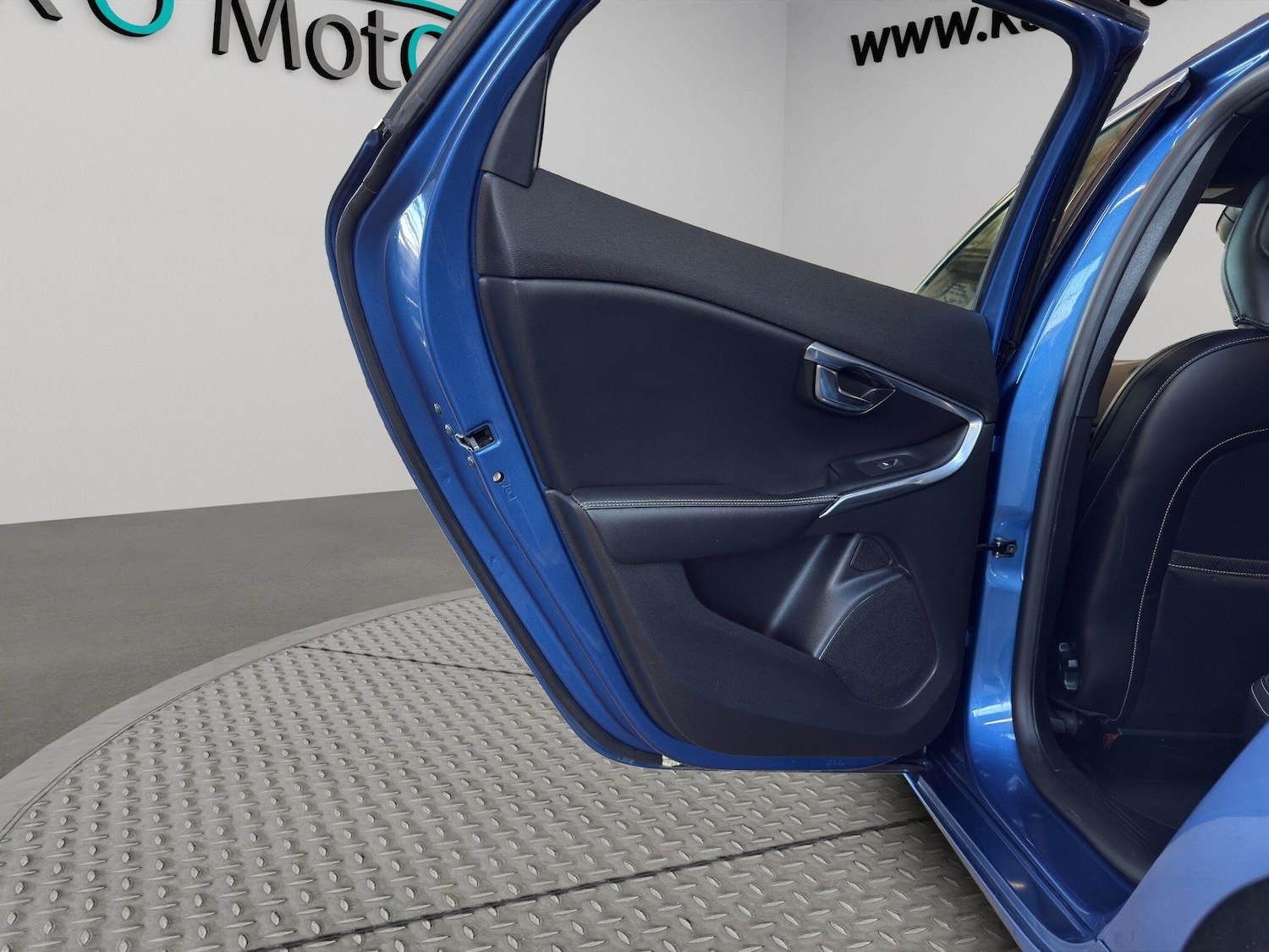 Used Volvo V40 2017 for sale - 76927006: Photo 42