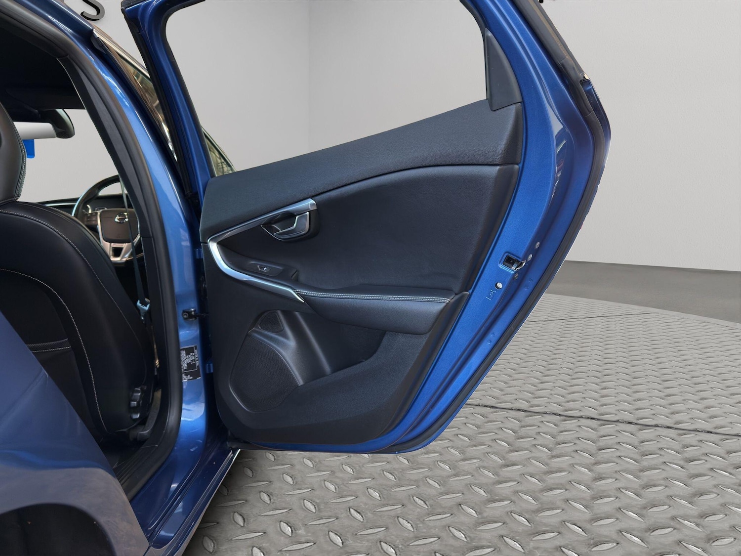 Used Volvo V40 2017 for sale - 76927006: Photo 45