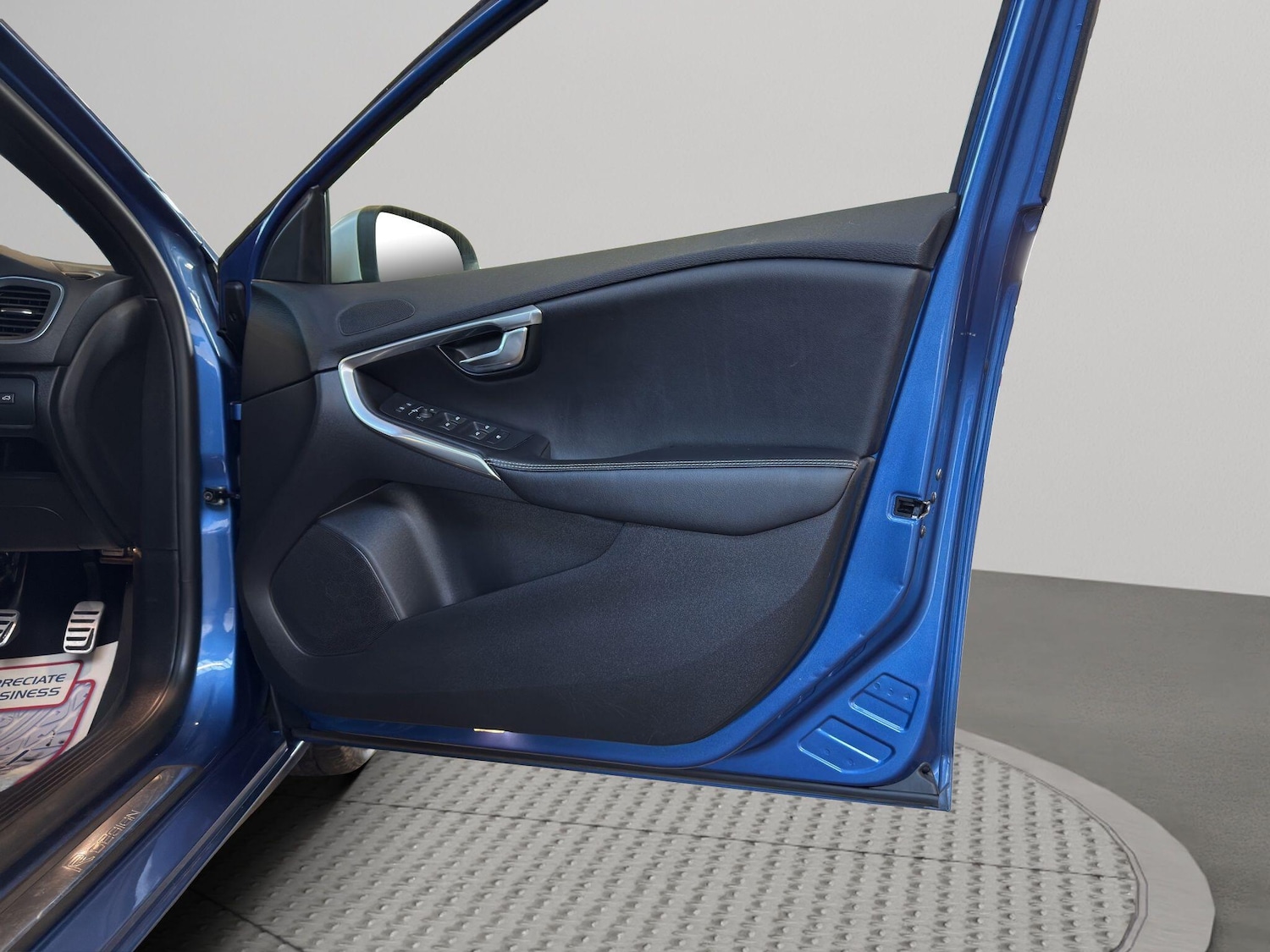 Used Volvo V40 2017 for sale - 76927006: Photo 46