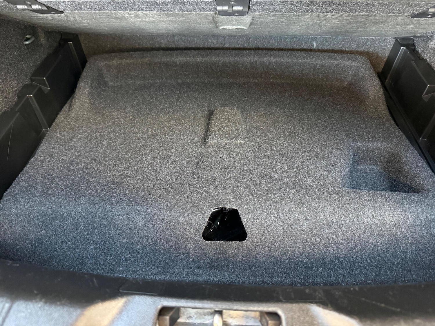 Used Volvo V40 2017 for sale - 76927006: Photo 51