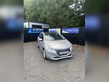 Used Peugeot 208 2015 for sale - 76308446: Photo