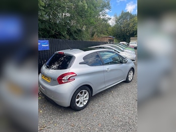 Used Peugeot 208 2015 for sale - 76308446: Photo