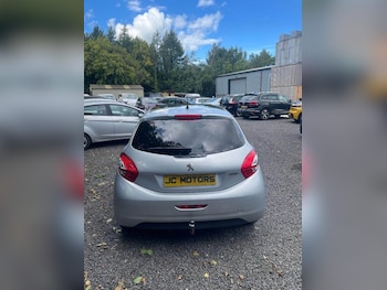 Used Peugeot 208 2015 for sale - 76308446: Photo