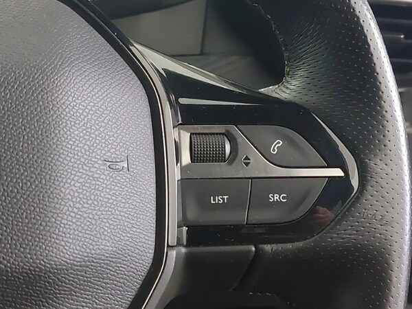 Used Peugeot 2008 2021 for sale - 76258356: Photo 13