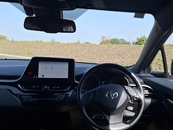 Used Toyota C-HR 2022 for sale - 75583923: Photo
