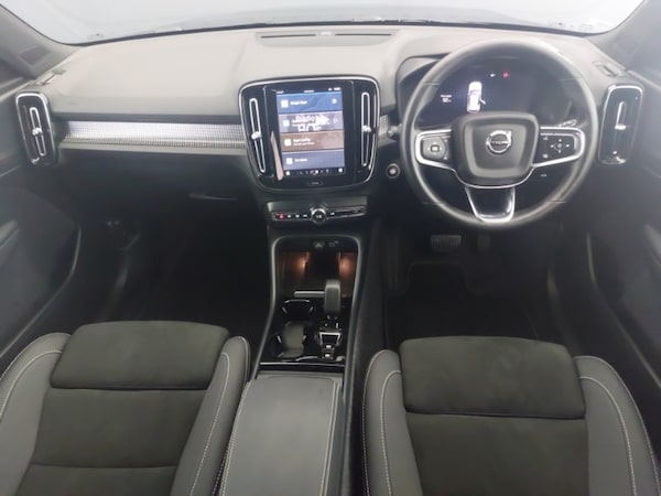 Used Volvo XC40 2024 for sale - 76199353: Photo 2