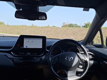 Used Toyota C-HR 2022 for sale - 76427491: Photo