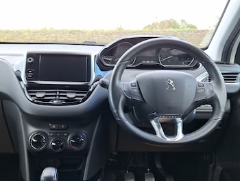 Used Peugeot 2008 2019 for sale - 75988942: Photo