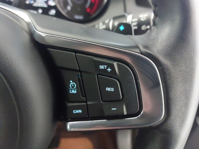 Used Jaguar E-Pace 2018 for sale - 76589391: Photo 13