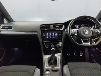 Used Volkswagen Golf 2019 for sale - 76911696: Photo