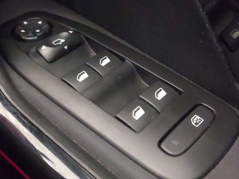 Used Peugeot 2008 2018 for sale - 76893851: Photo 16