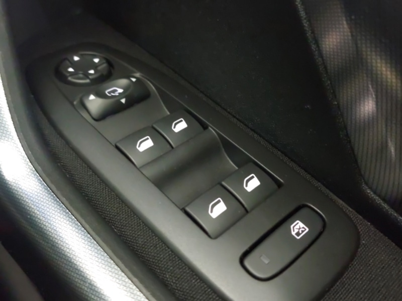 Used Peugeot 2008 2018 for sale - 77289801: Photo 18