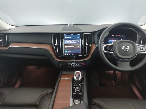 Used Volvo XC60 2024 for sale - 76221350: Photo 2