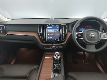Used Volvo XC60 2024 for sale - 76221350: Photo 2