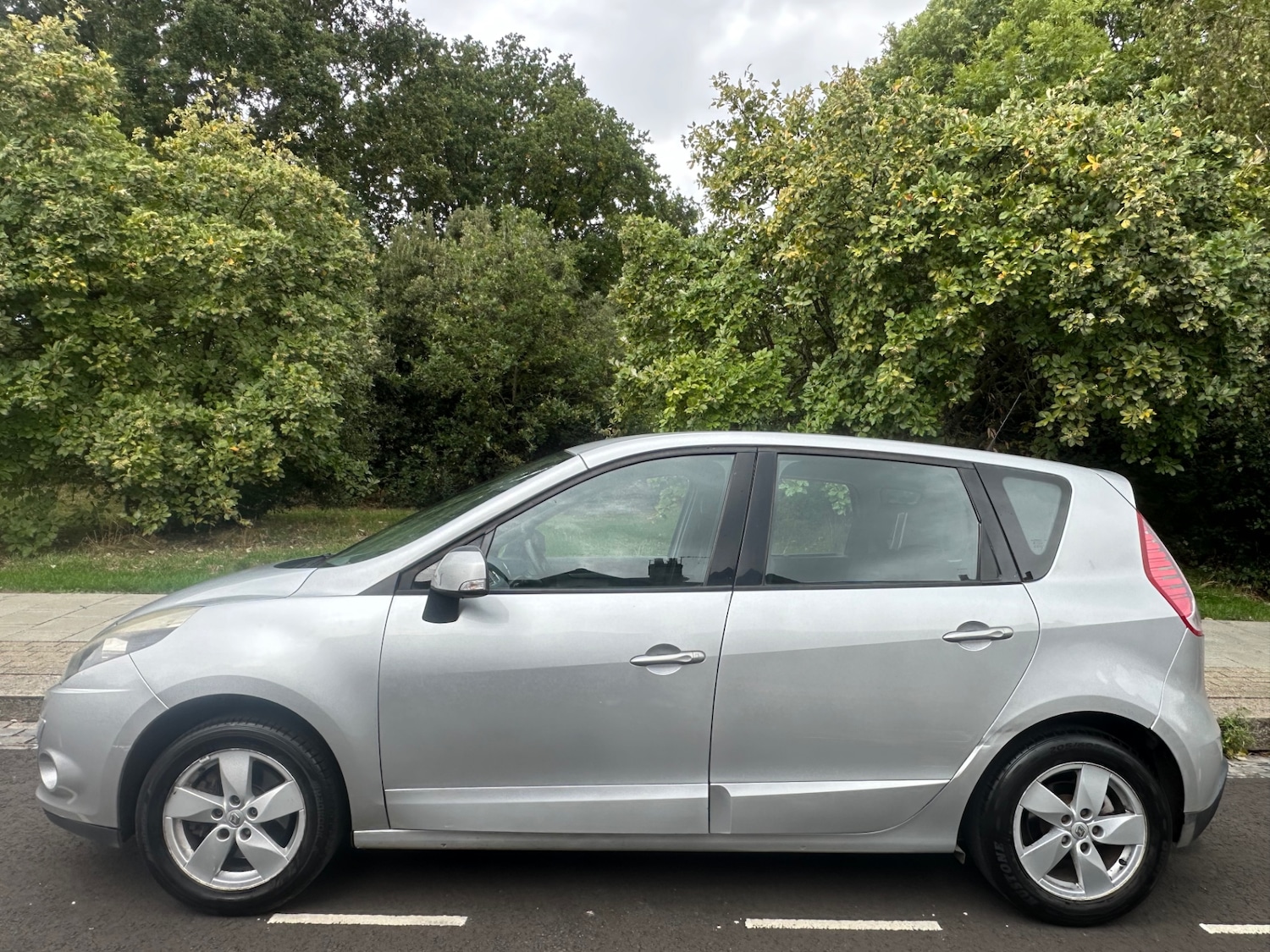 Used Renault Scenic 2010 for sale - 77087369: Photo 9