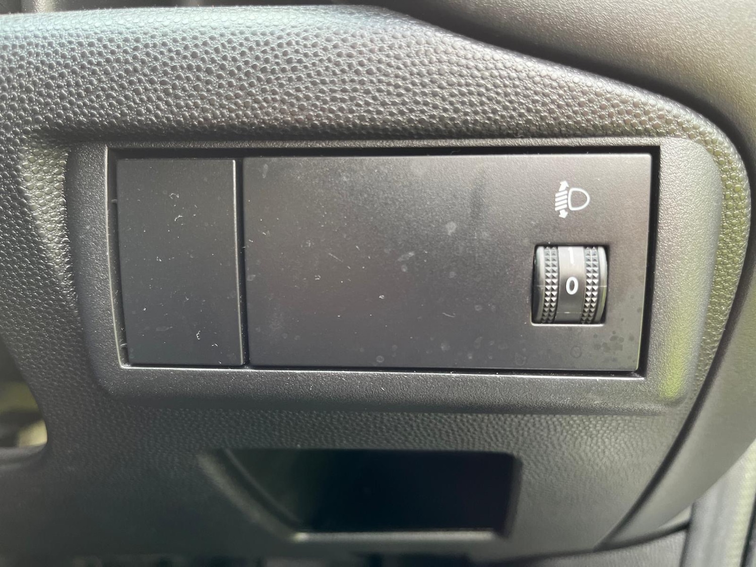 Used Mazda Mazda2 2012 for sale - 77087360: Photo 40