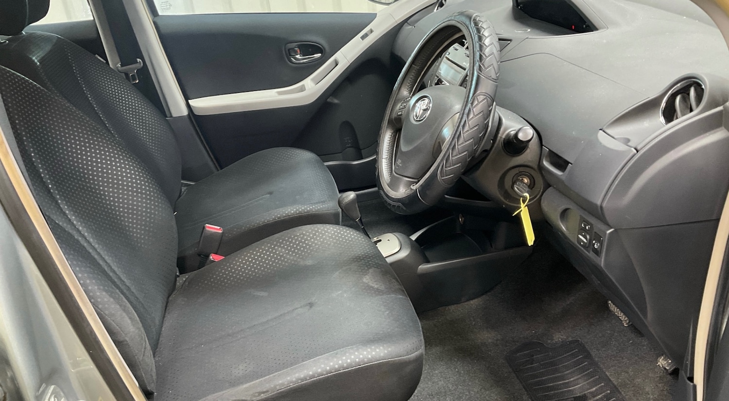 Used Toyota Yaris 2010 for sale - 77213683: Photo 11