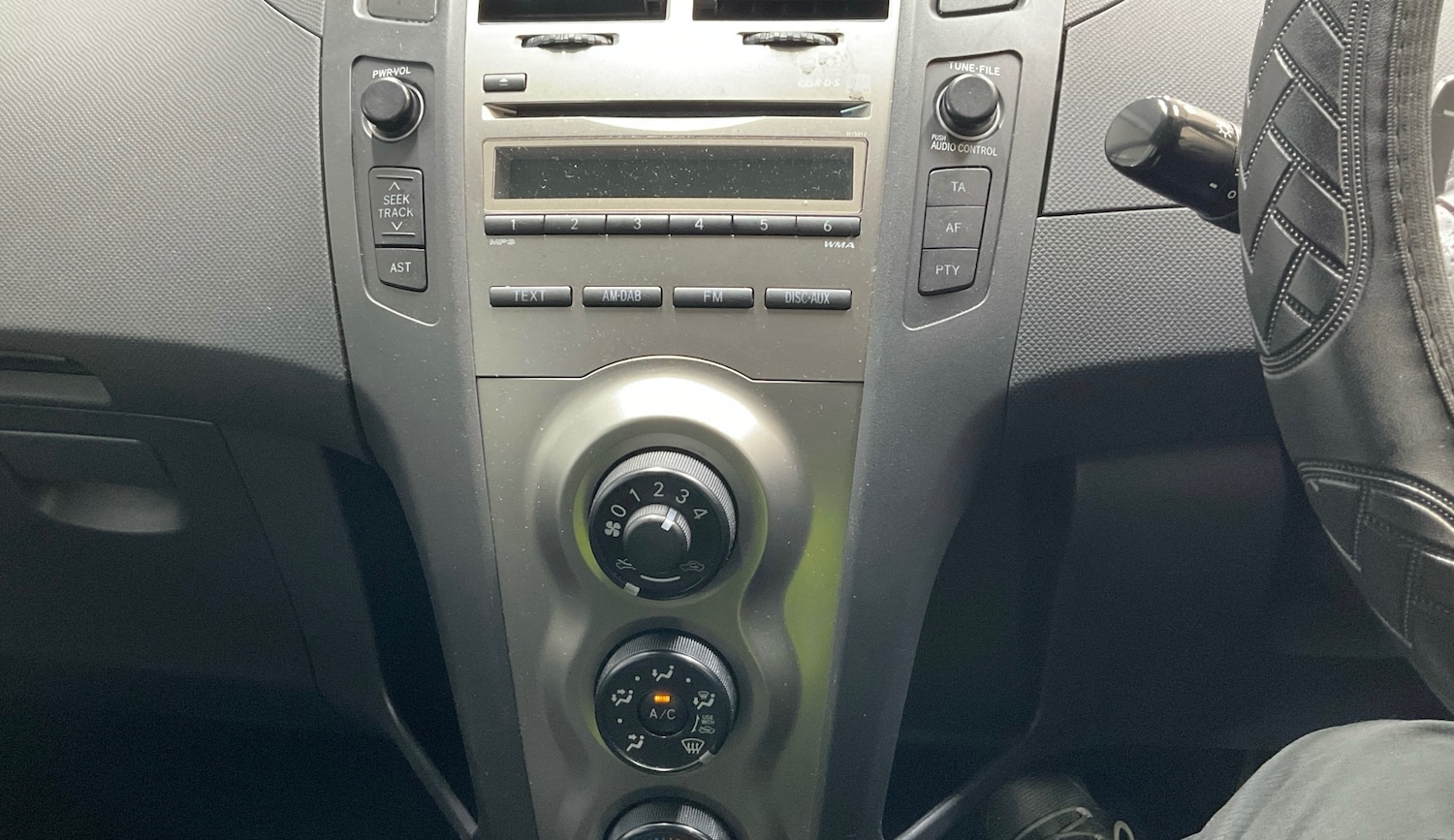 Used Toyota Yaris 2010 for sale - 77213683: Photo 9