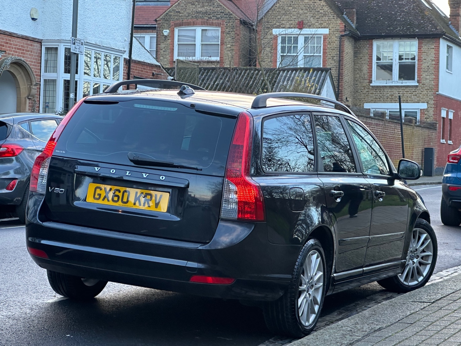 Used Volvo V50 2010 for sale - 77404704: Photo 2