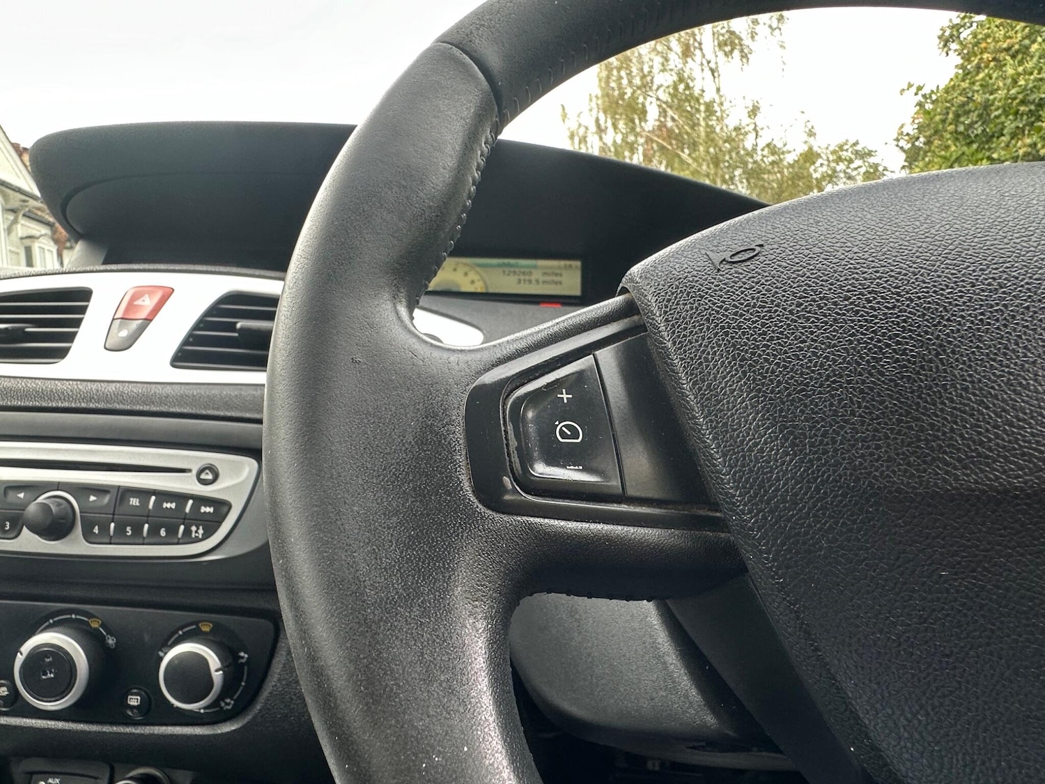 Used Renault Scenic 2010 for sale - 74969648: Photo 24