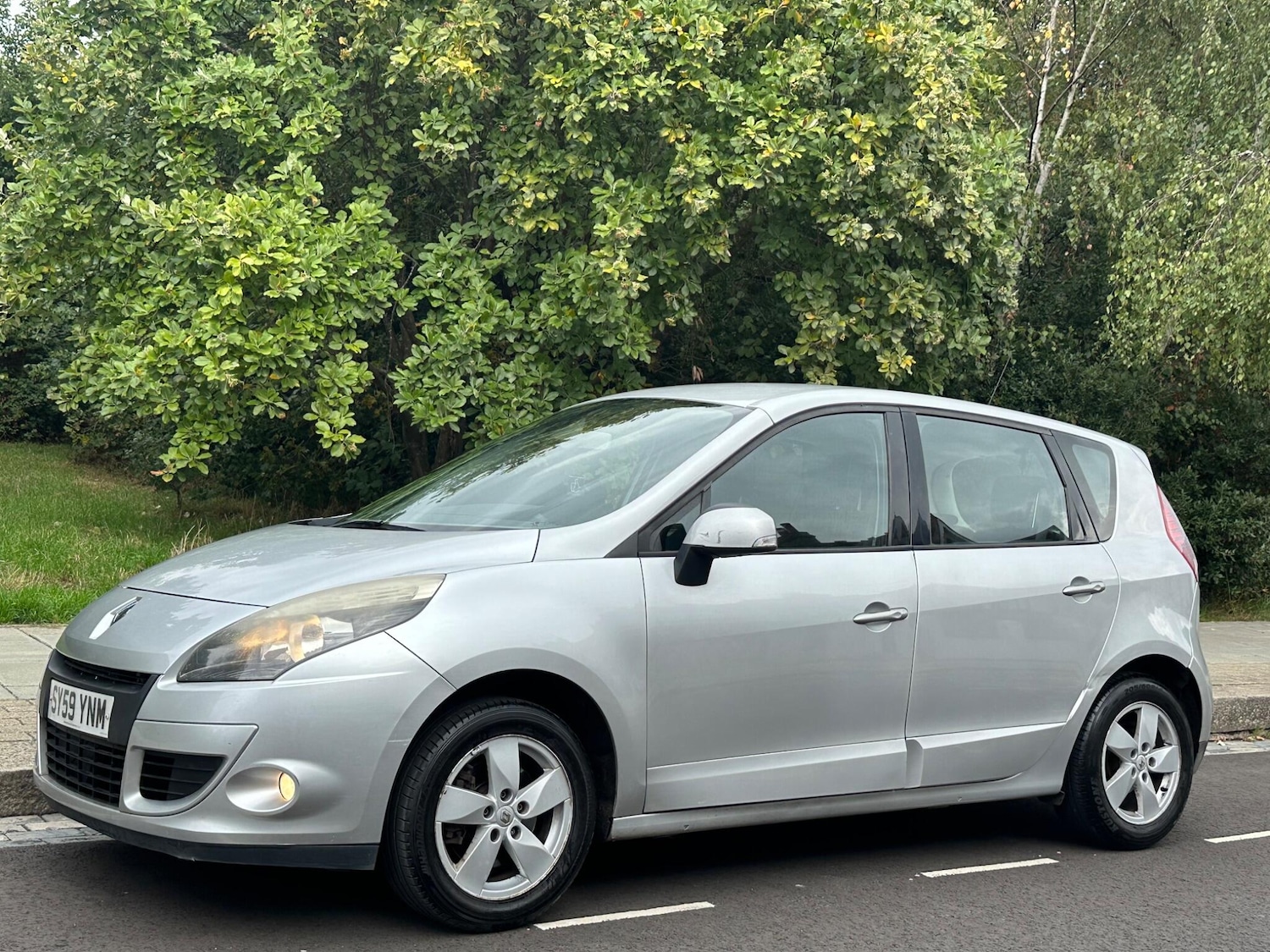 Used Renault Scenic 2010 for sale - 74969648: Photo 7