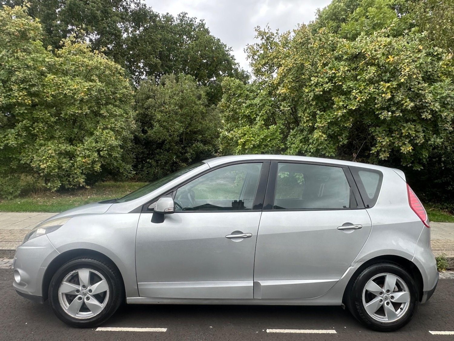 Used Renault Scenic 2010 for sale - 74969648: Photo 9
