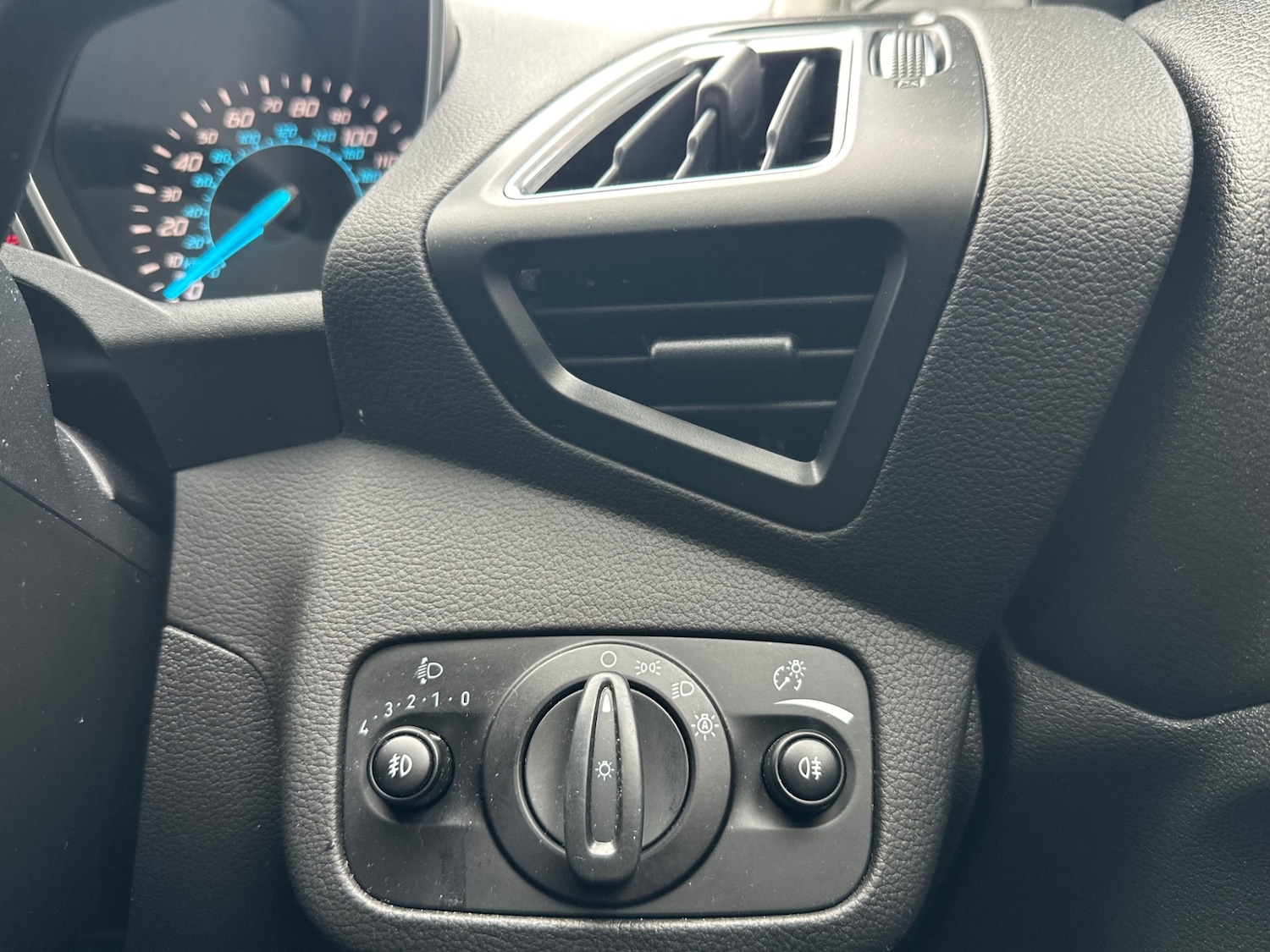 Used Ford Kuga 2016 for sale - 77847480: Photo 29