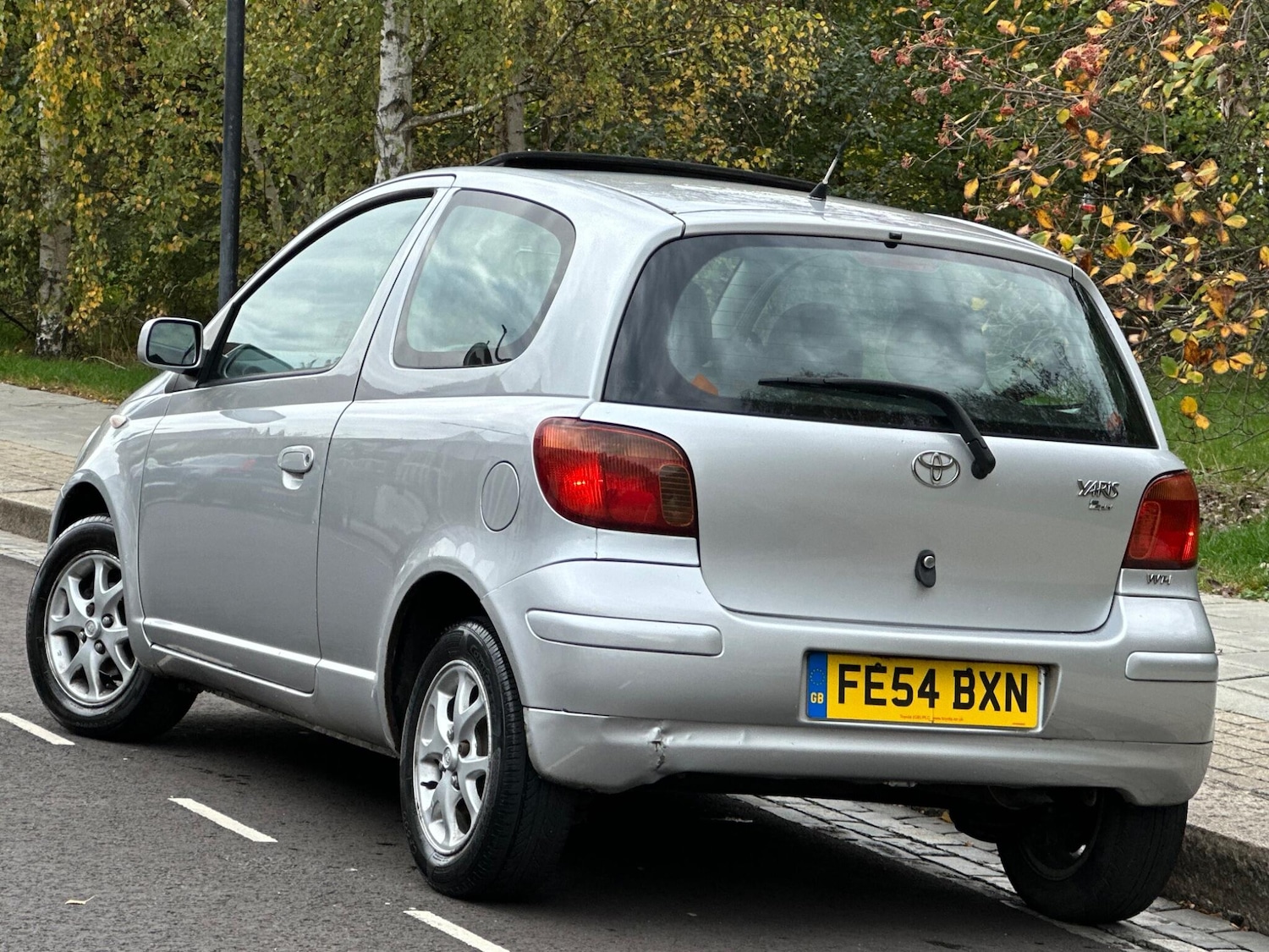 Used Toyota Yaris for sale - 76484554: Photo 2