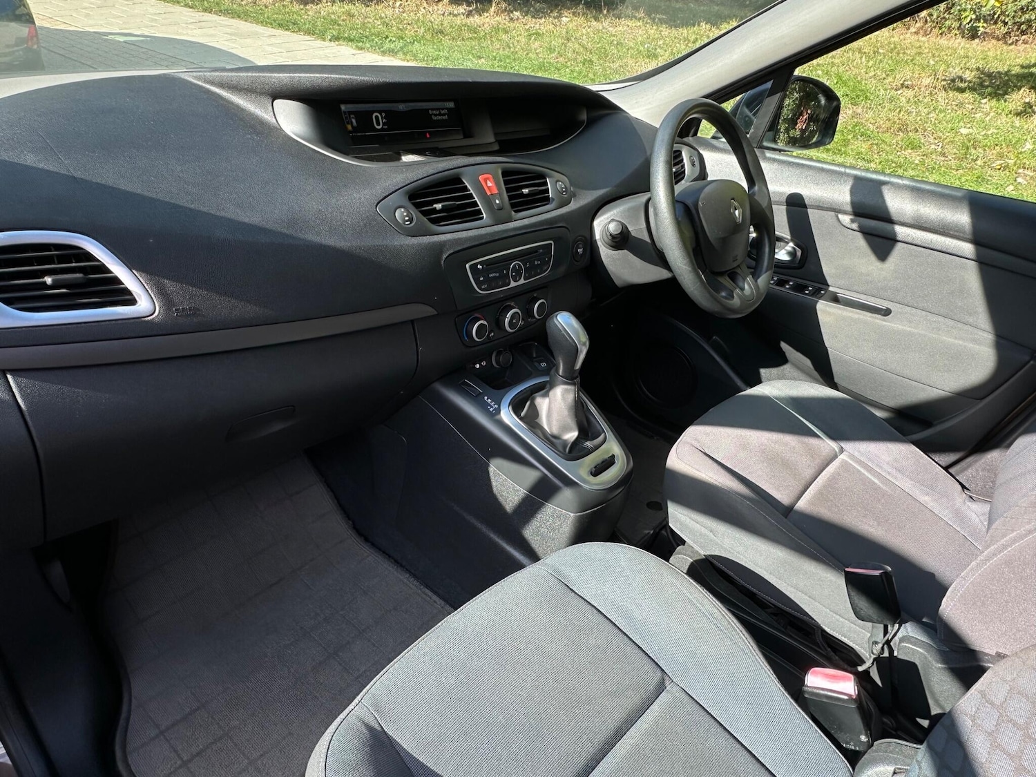 Used Renault Scenic 2009 for sale - 76122924: Photo 15