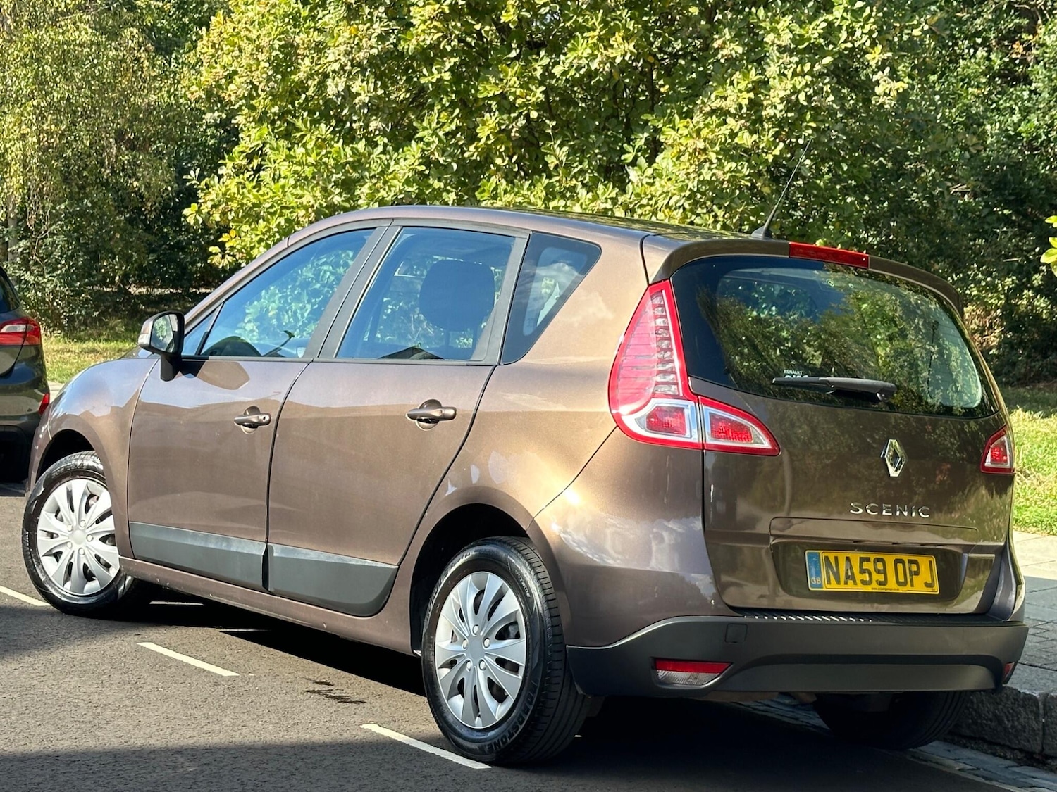 Used Renault Scenic 2009 for sale - 76122924: Photo 2